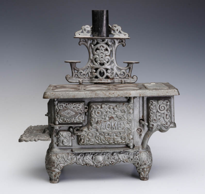 AN EARLY 20TH C. KENTON 'ACME' TOY STOVE