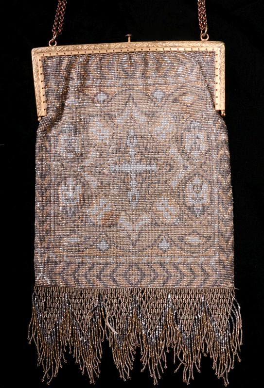 A VICTORIAN BEADED EVENING BAG