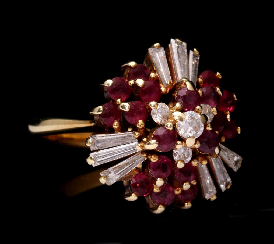 AN 18K GOLD RUBY AND DIAMOND COCKTAIL RING