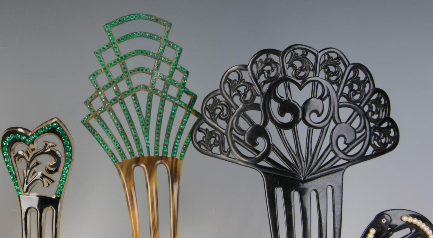 A COLLECTION OF VICTORIAN HAIR COMBS