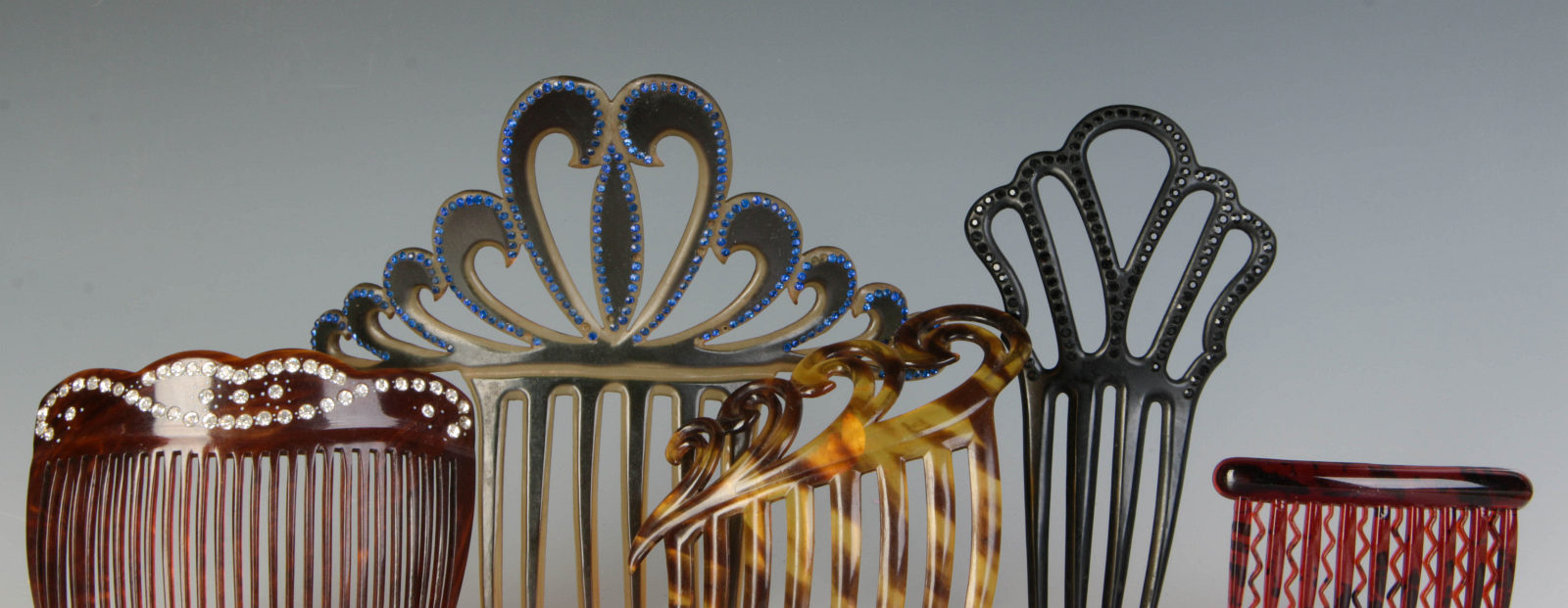 A COLLECTION OF VICTORIAN HAIR COMBS