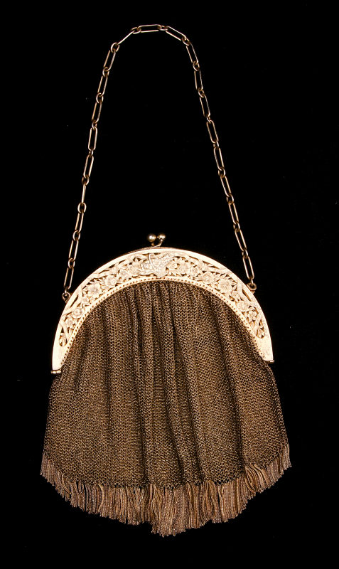 AN EXTRAORDINARY GILDED 800 SILVER EVENING BAG