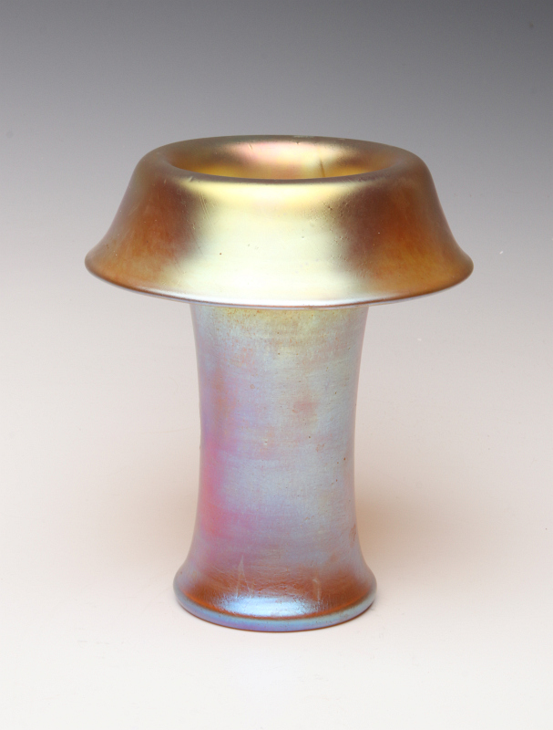 A LOETZ GOLD IRIDESCENT AUSTRIAN ART GLASS VASE