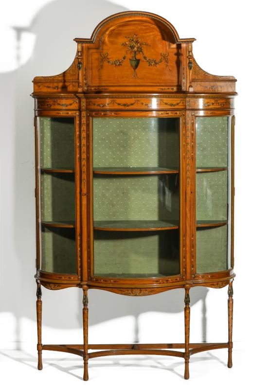 A FINE EDWARDIAN PAINTED SATINWOOD VITRINE