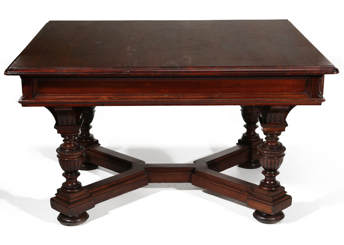 A CIRCA 1900 EUROPEAN DINING TABLE