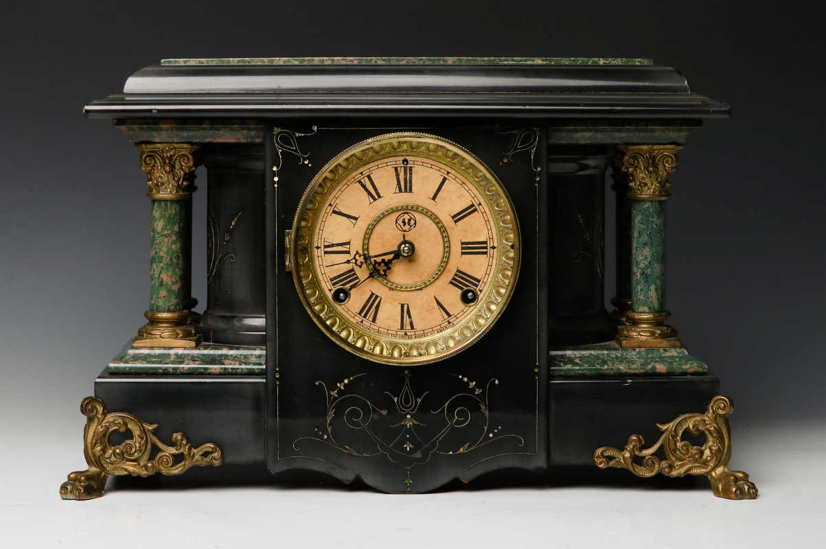 A SETH THOMAS ADAMANTINE HIGHLIGHTS MANTLE CLOCK