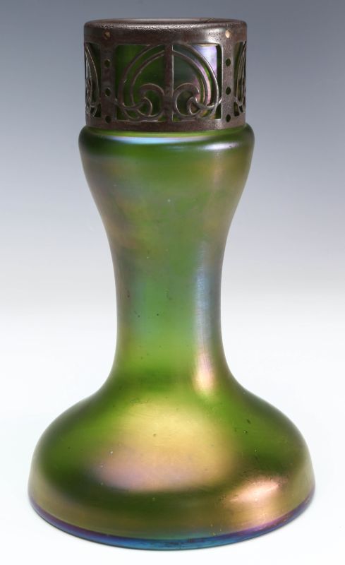 A SECESSIONIST INFLUENCE AUSTRIAN ART GLASS VASE 