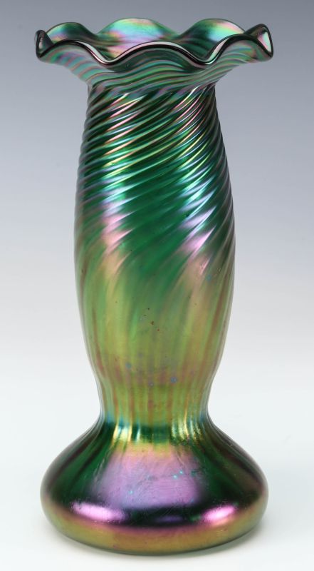 A NICE AUSTRIAN ART GLASS VASE ATTRIBUTED LOETZ