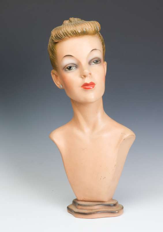 A GOOD C. 1940 DEPT STORE MANNEQUIN HEAD DISPLAY