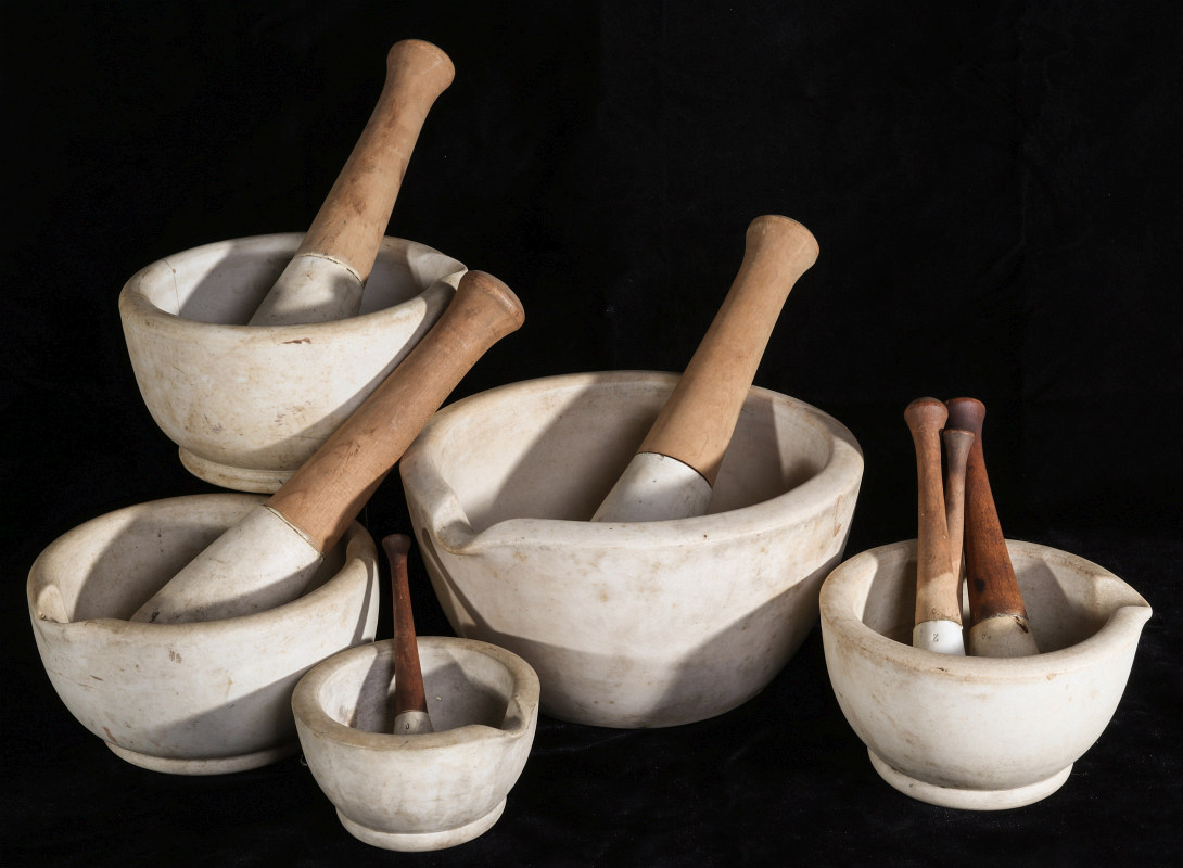 FIVE ANTIQUE PORCELAIN MORTAR AND PESTLES