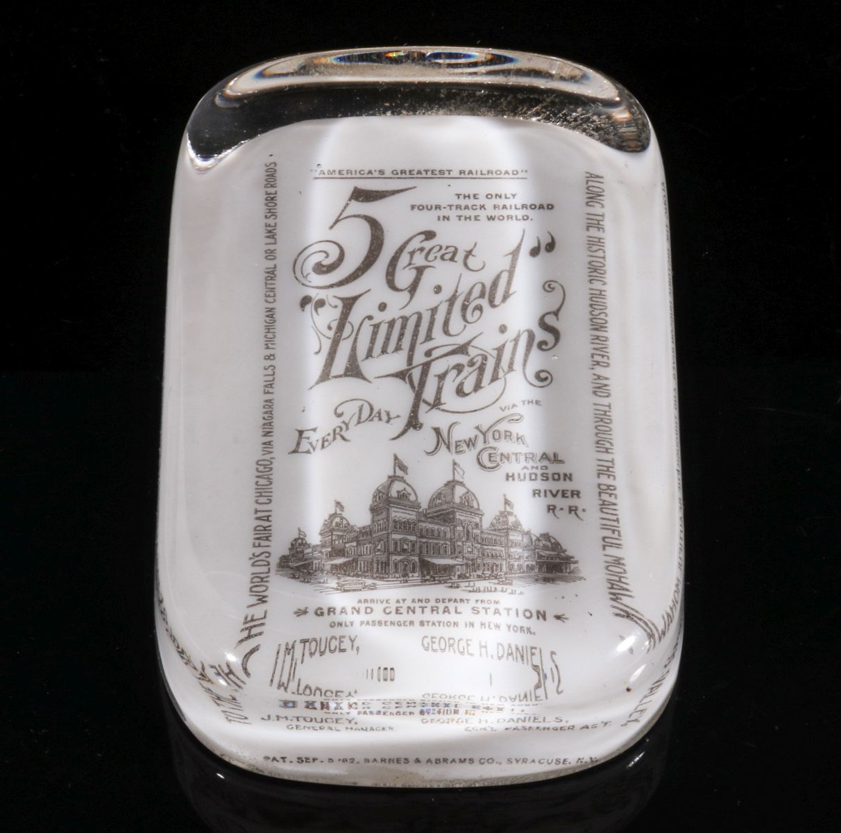 A NEW YORK CENTRAL WORLD'S FAIR GLASS PAPERWEIGHT