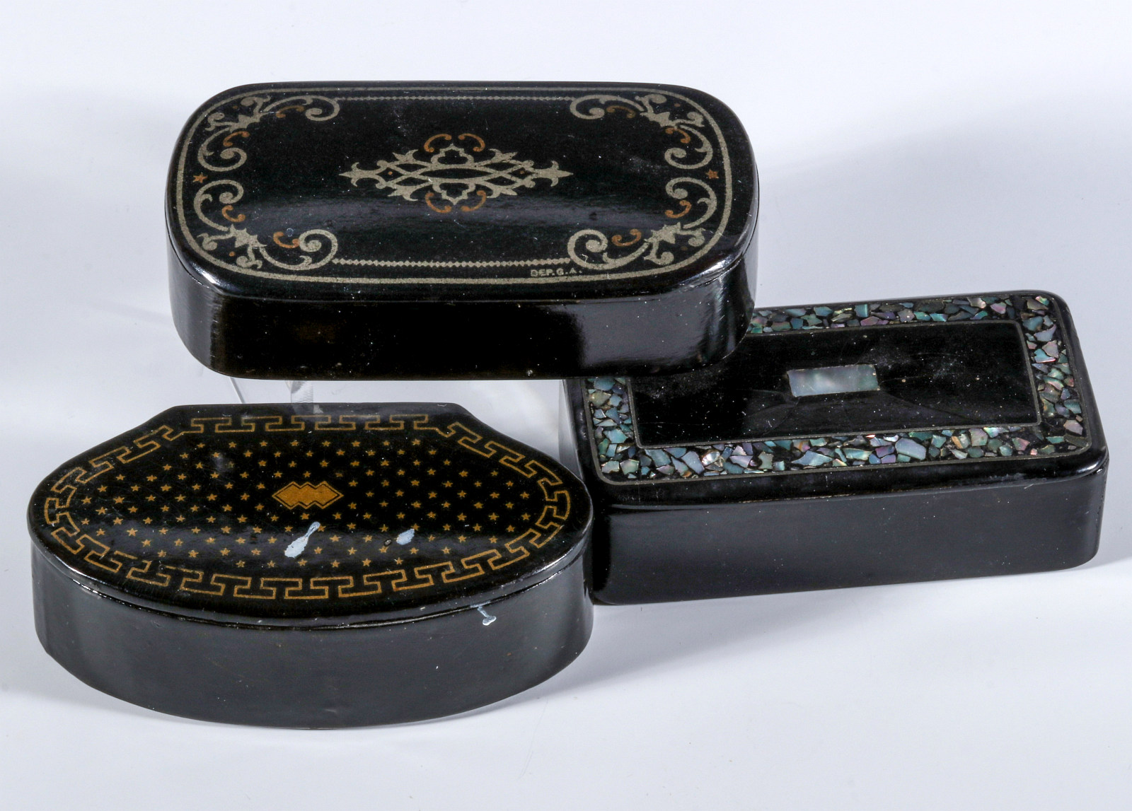 THREE 19TH CENTURY PAPIER MACHE SNUFF BOXES