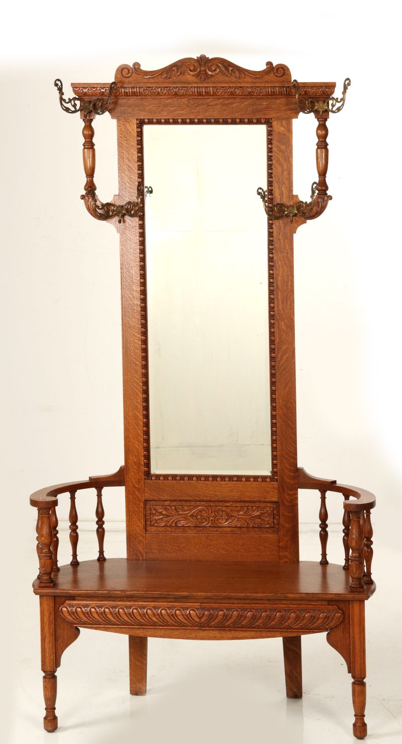 AN UNUSUAL AMERICAN OAK HALL SEAT CIRCA 1890s