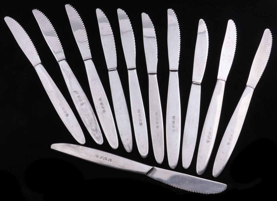 ELEVEN UNION PACIFIC RAILROAD STEAK KNIVES