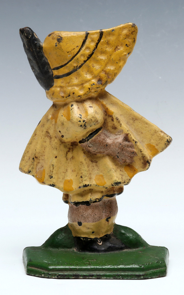 A HUBLEY SUNBONNET SUE BOOKEND NO. 72