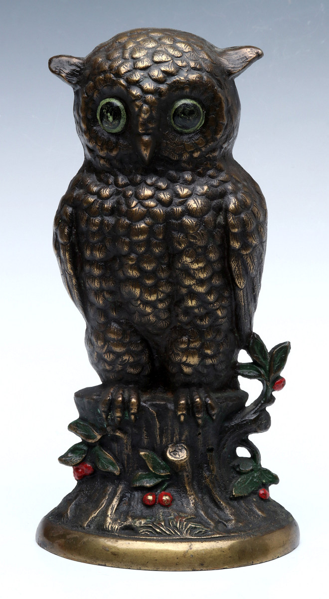 A HUBLEY LARGE OWL CAST IRON DOORSTOP NO. 254