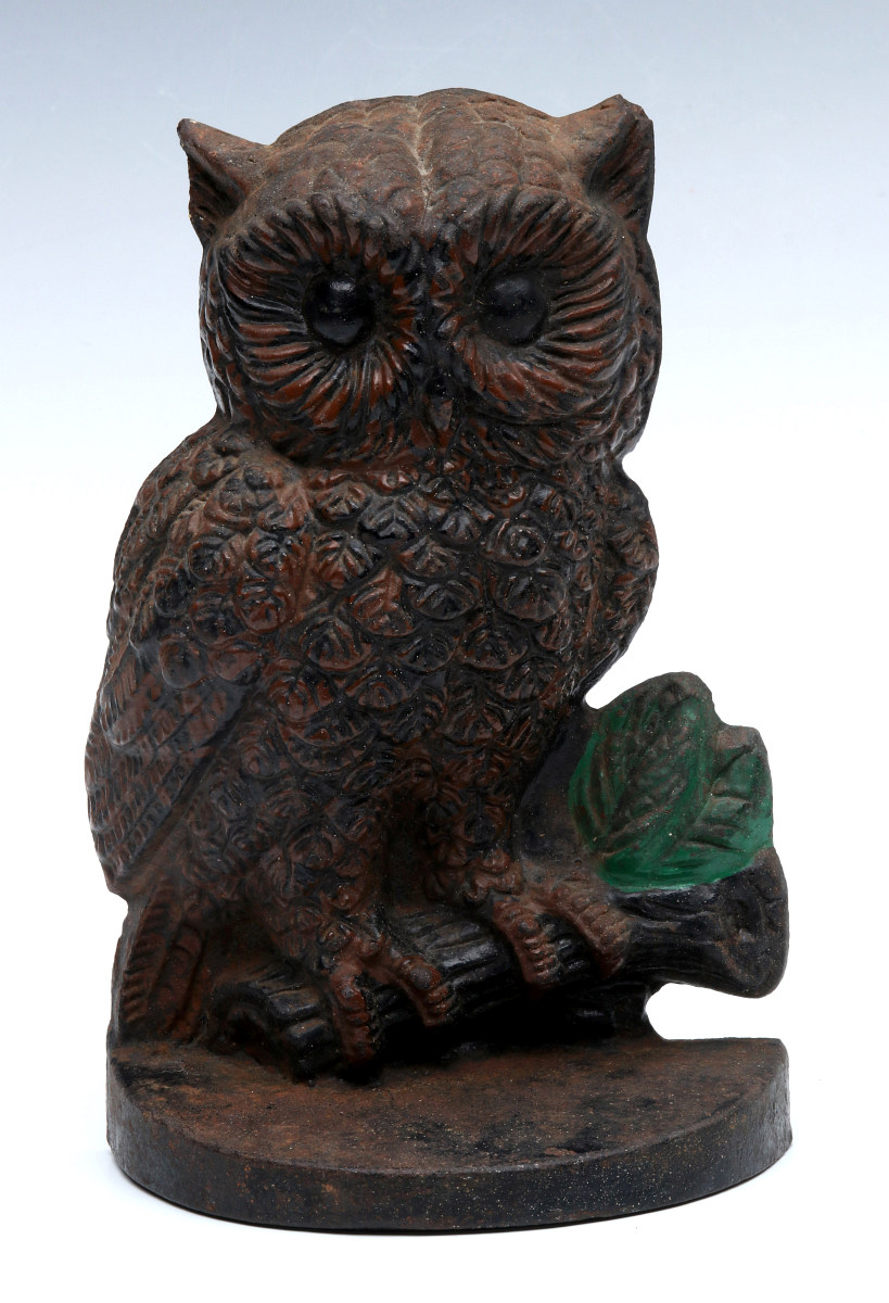 A HUBLEY SMALL OWL CAST IRON DOORSTOP