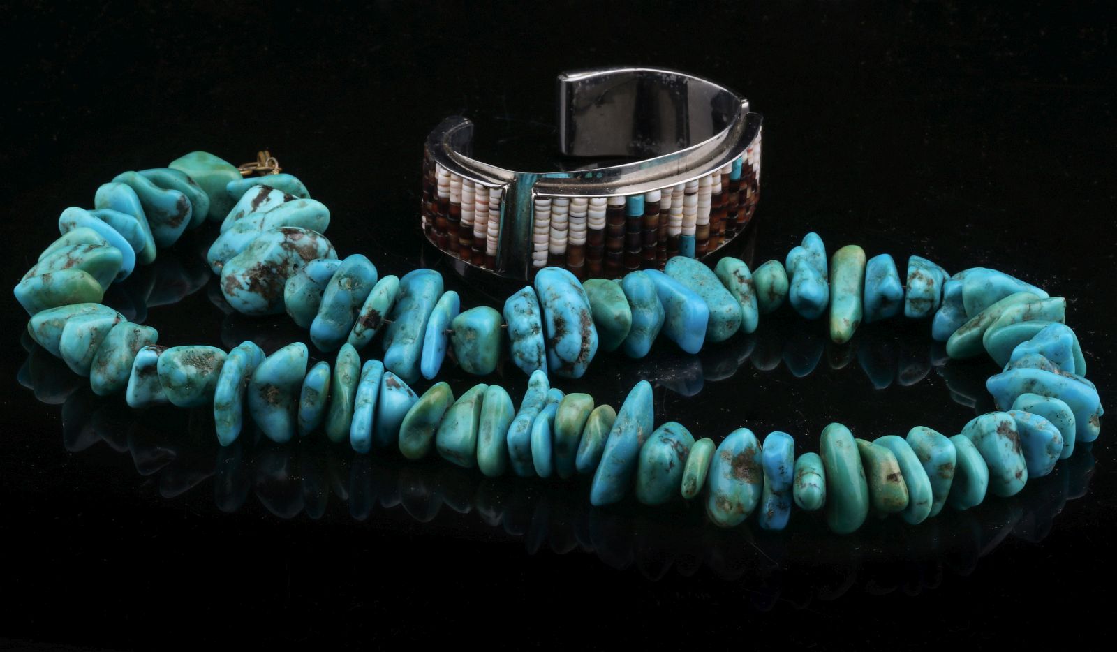 A SANTA DOMINGO TURQUOISE NUGGET NECKLACE