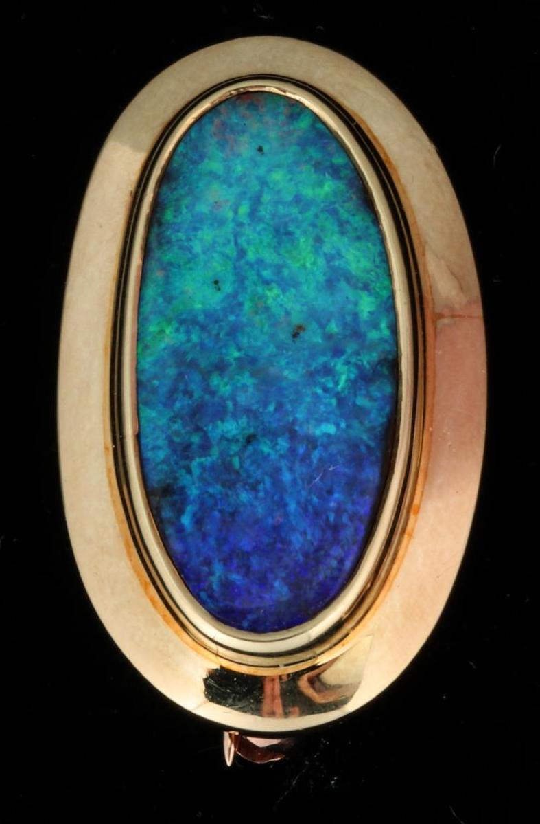 AN 18K GOLD AND OPAL BROOCH SIGNED MICKY ROOF