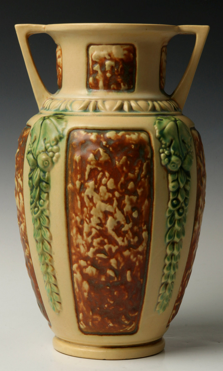 A ROSEVILLE 'FLORENTINE II' ART POTTERY VASE