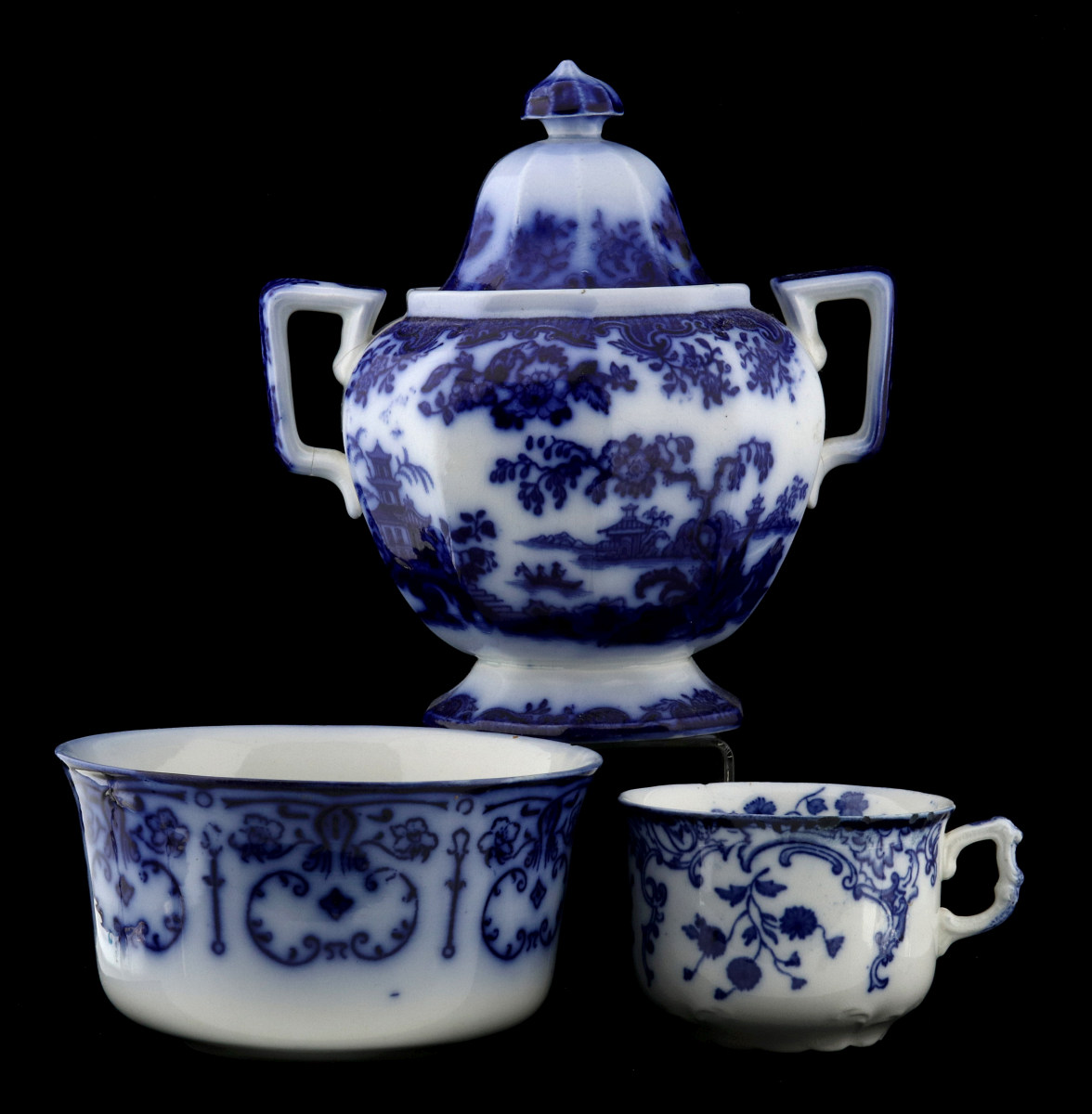 A COLLECTION OF FLOW BLUE PORCELAIN