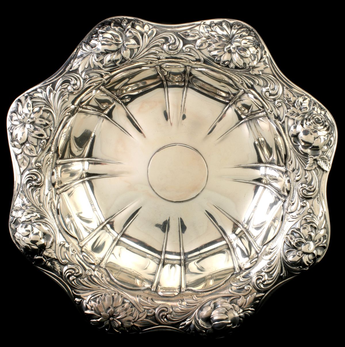 A 1906 GORHAM PATTERN A2896 STERLING SILVER BOWL