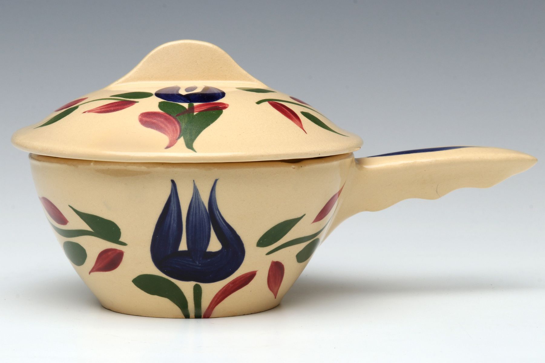 A WATT POTTERY 'DUTCH TULIP' PATTERN CASSEROLE