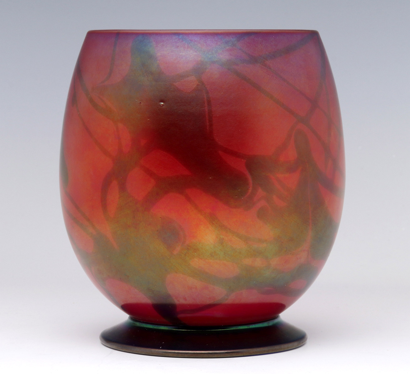 A RARE 1925 FENTON KARNAC RED OFF HAND VASE