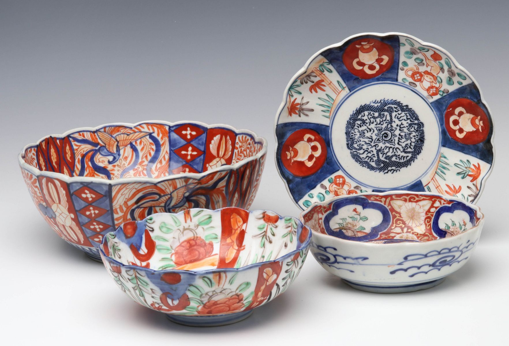 A COLLECTION OF 19TH CENT JAPANESE IMARI CERAMICS