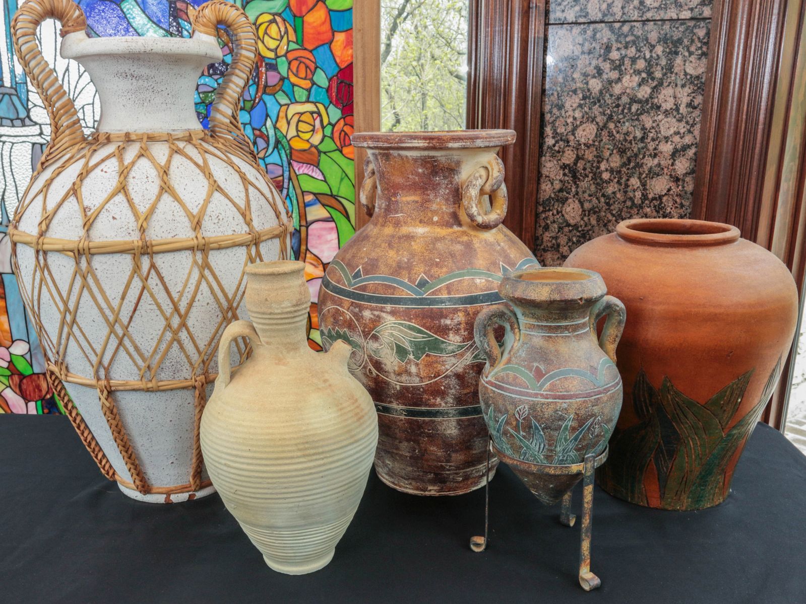 3119 SEVEN CONTEMPORARY DECORATIVE POTTERY VESSELS 3119 SEVEN CONTEMPORARY DECORATIVE POTTERY VESSELS