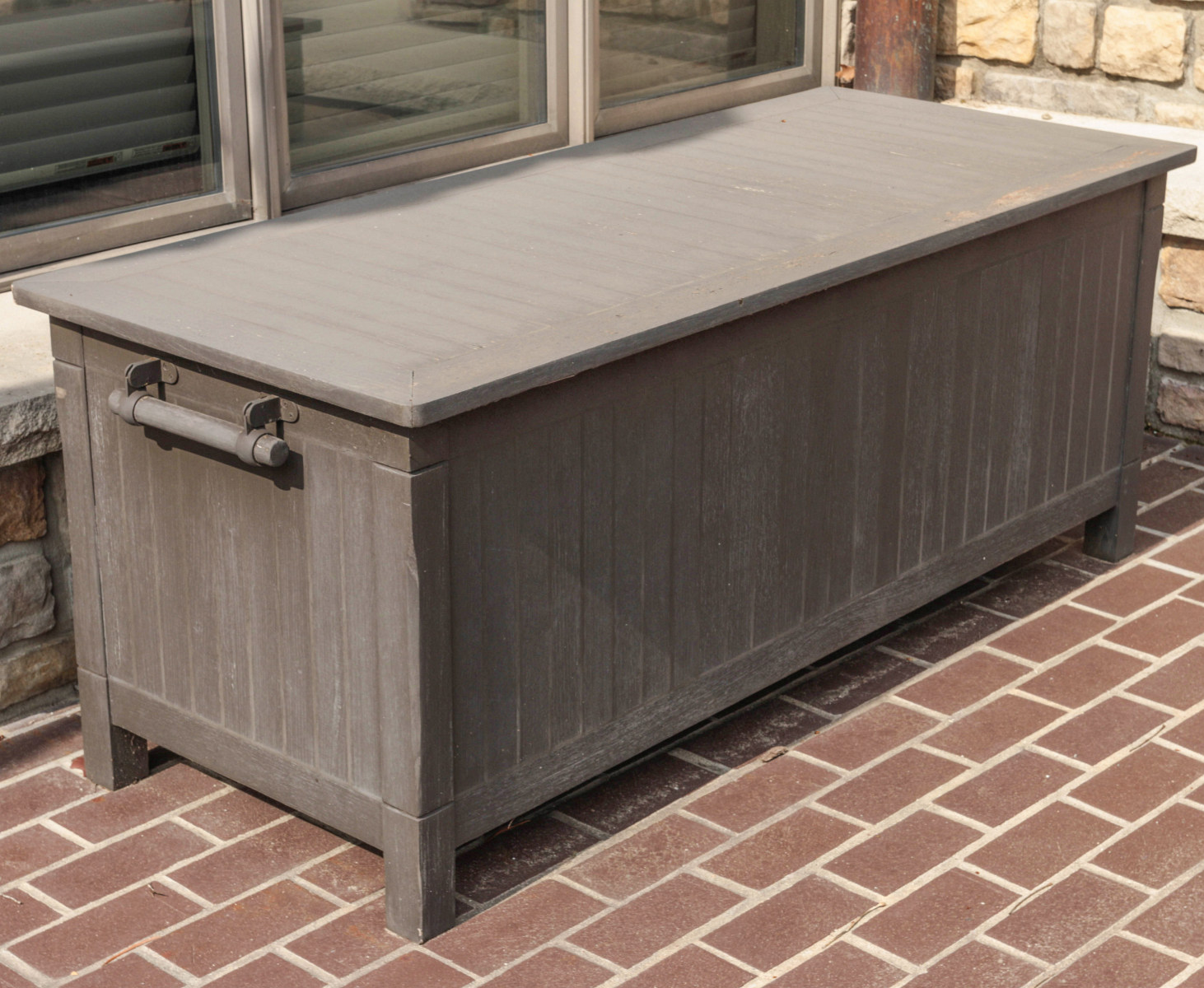 A WOOD OUTDOOR STORAGE CHEST