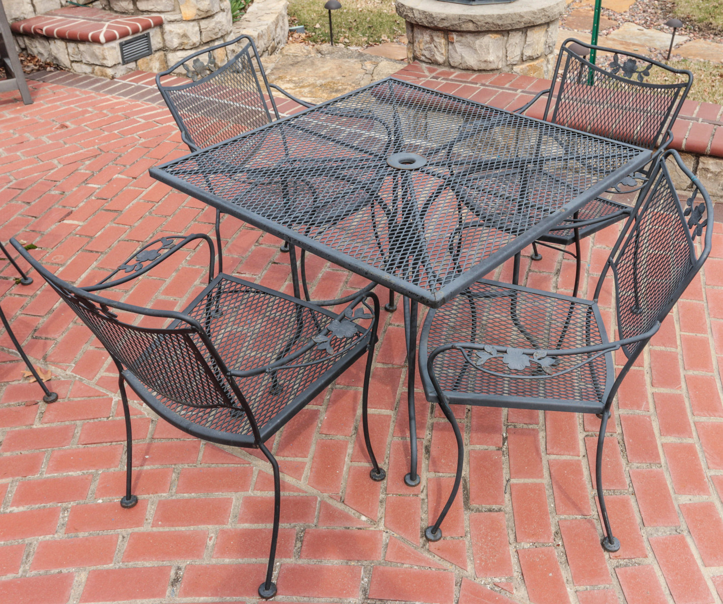 A WOODARD STYLE FIVE PIECE PATIO SET