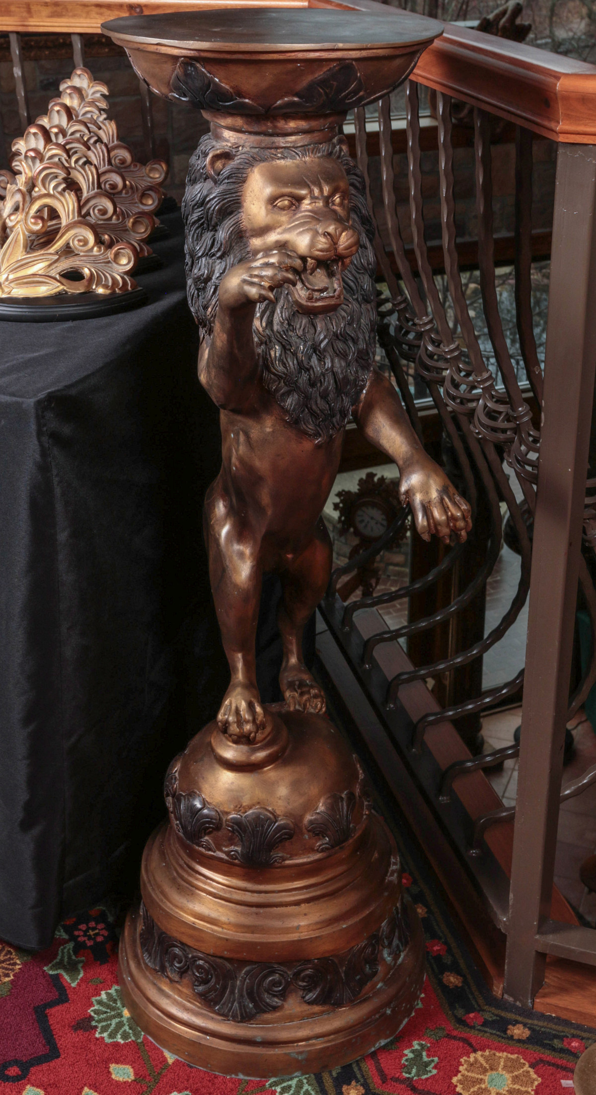 A 20TH CENT DETAILED FIGURAL LION BRONZE PEDESTAL