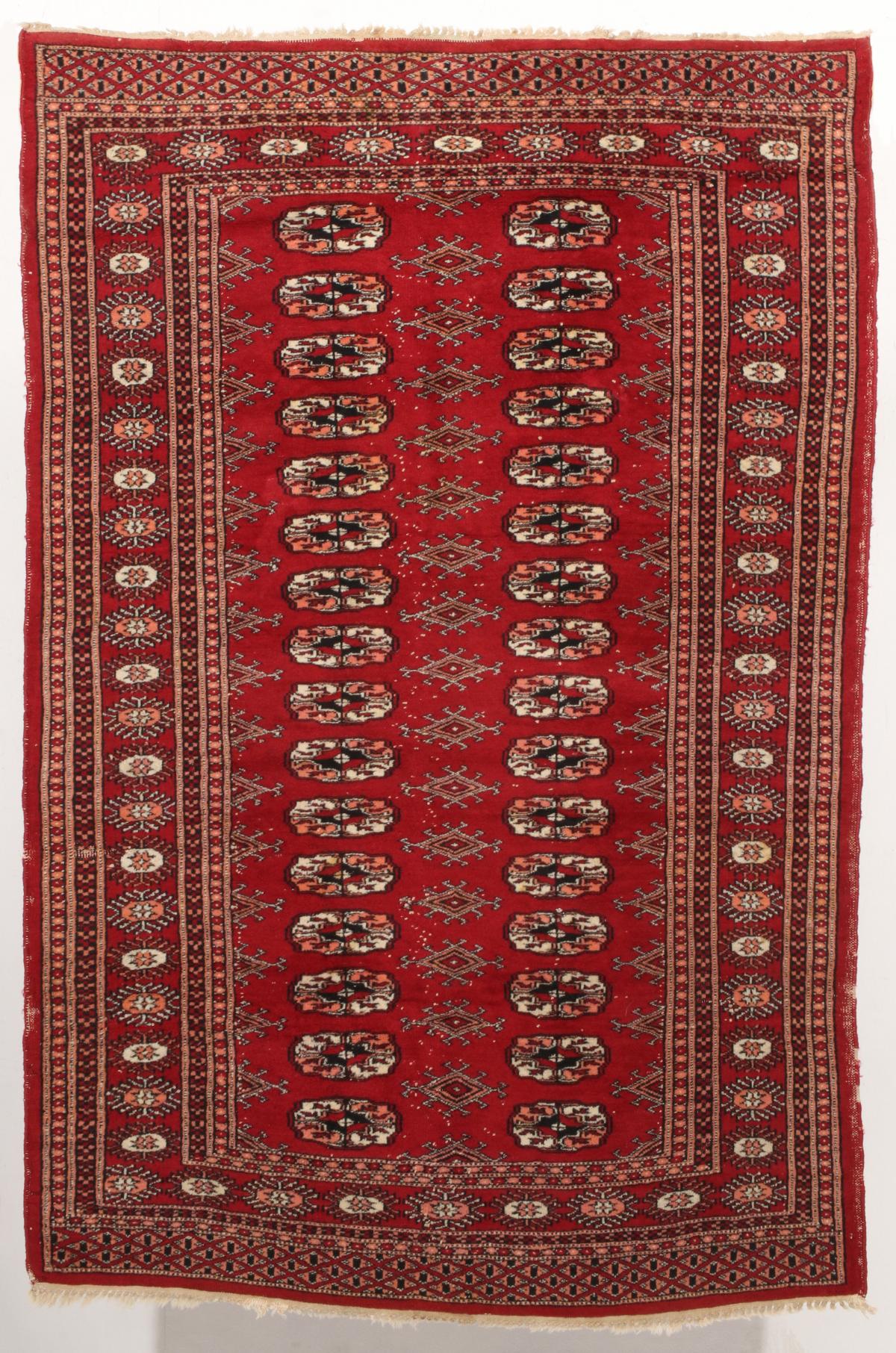 A 20TH CENTURY TURKMEN TYPE RUG