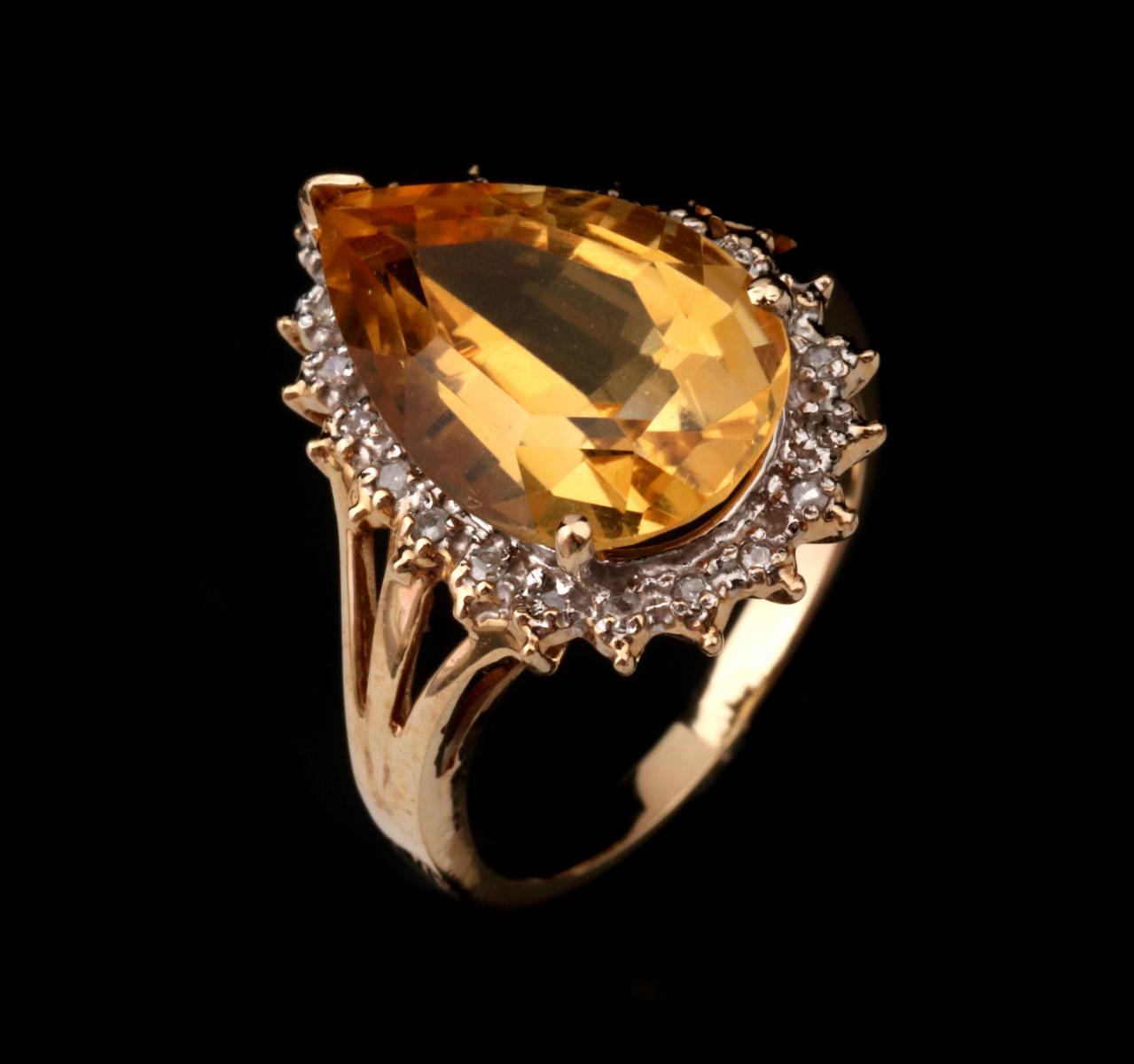 A 10K GOLD, DIAMOND AND CITRINE GEMSTONE RING