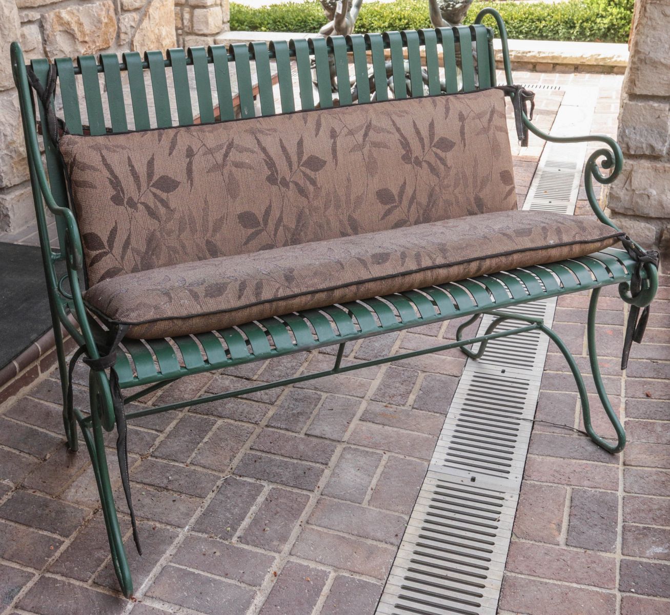 A GOOD STRAP AND WROUGHT IRON GARDEN BENCH