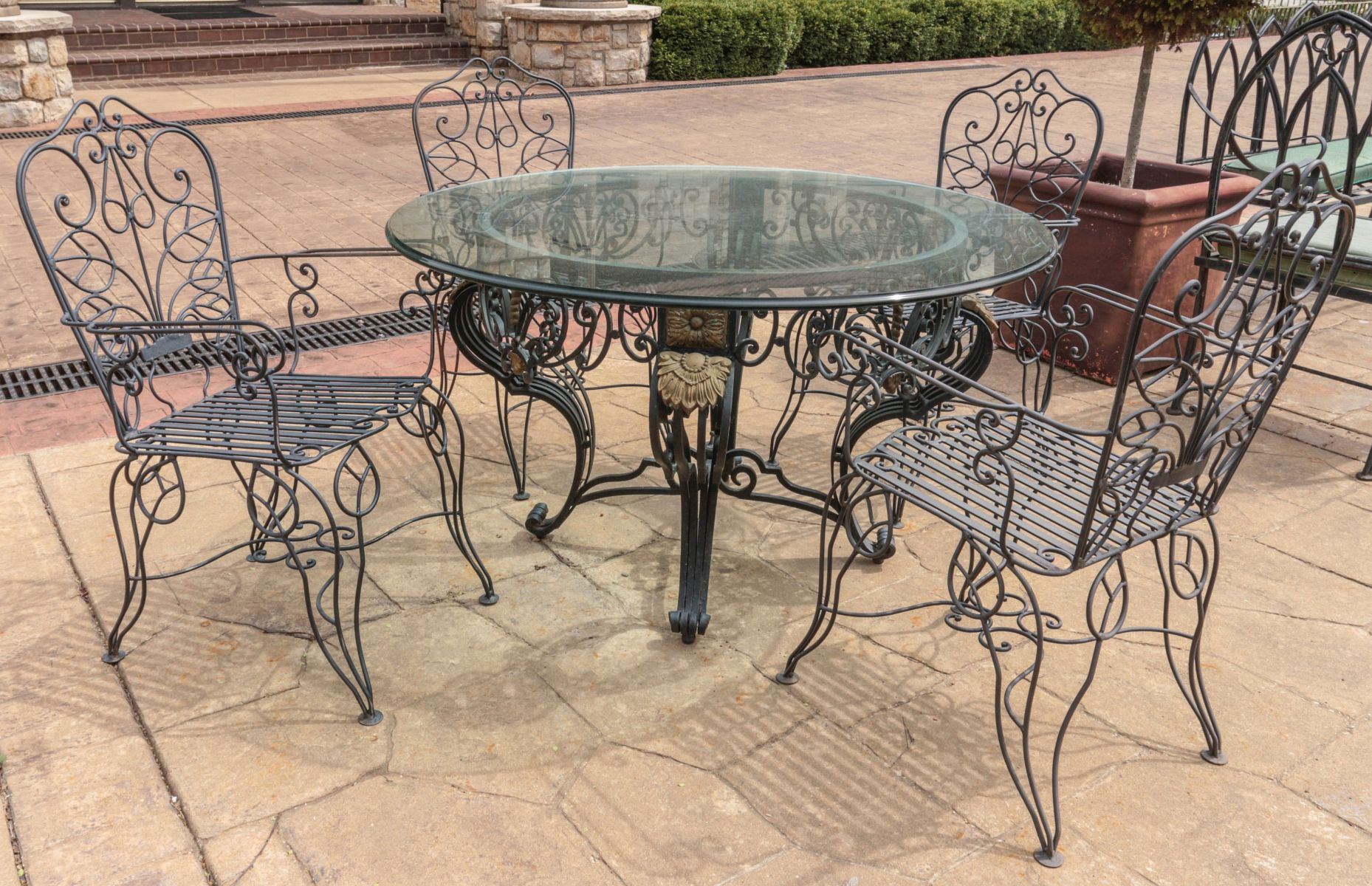 A NICE WROUGHT IRON OUTDOOR PATIO DINING SET