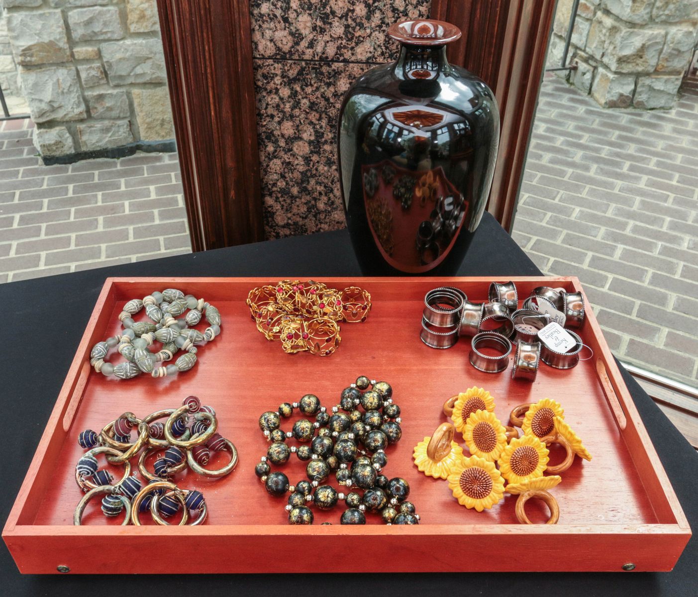 A COLLECTION OF OBJECTS OF THE DINING TABLE