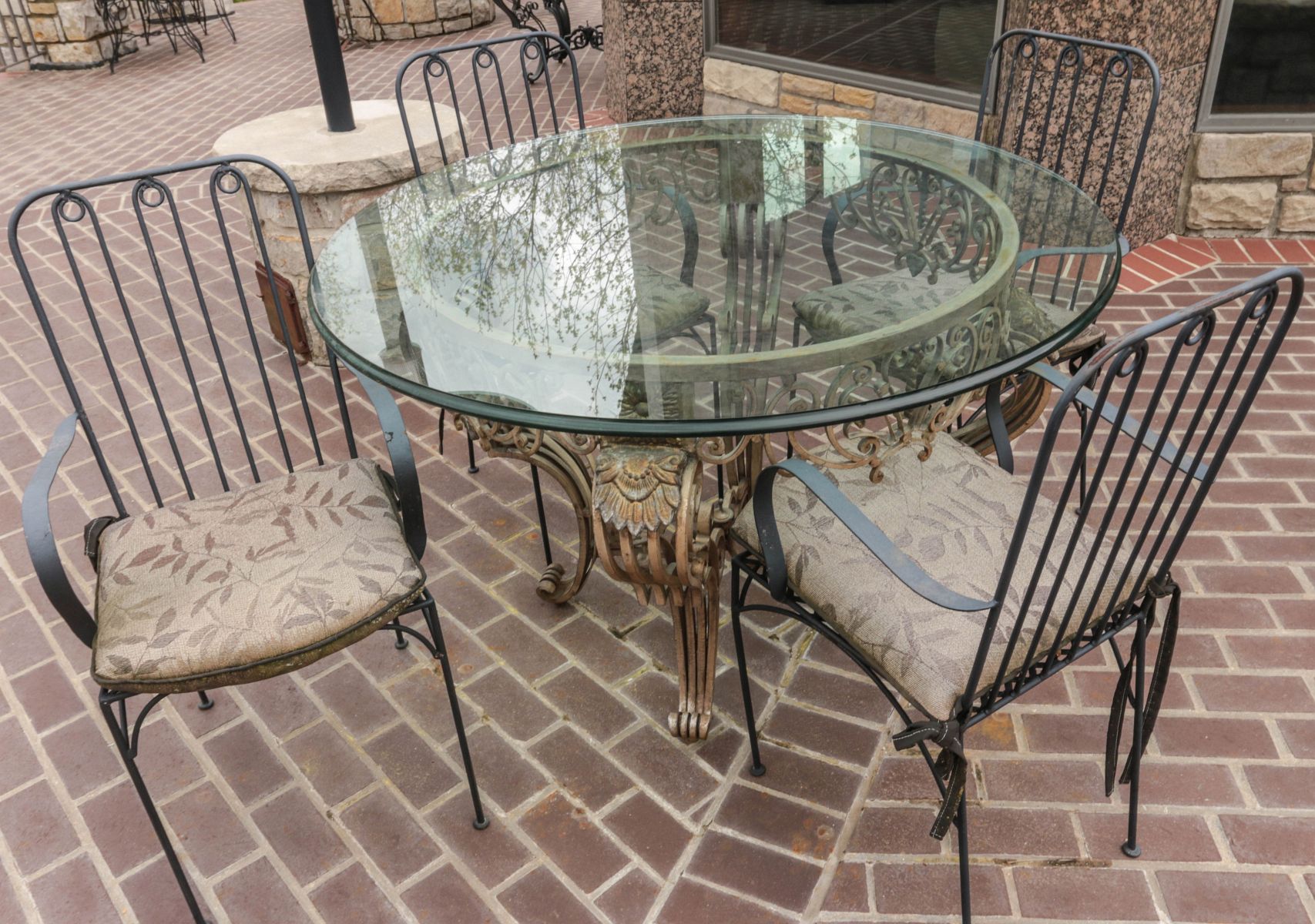 A NICE WROUGHT IRON OUTDOOR PATIO DINING SET