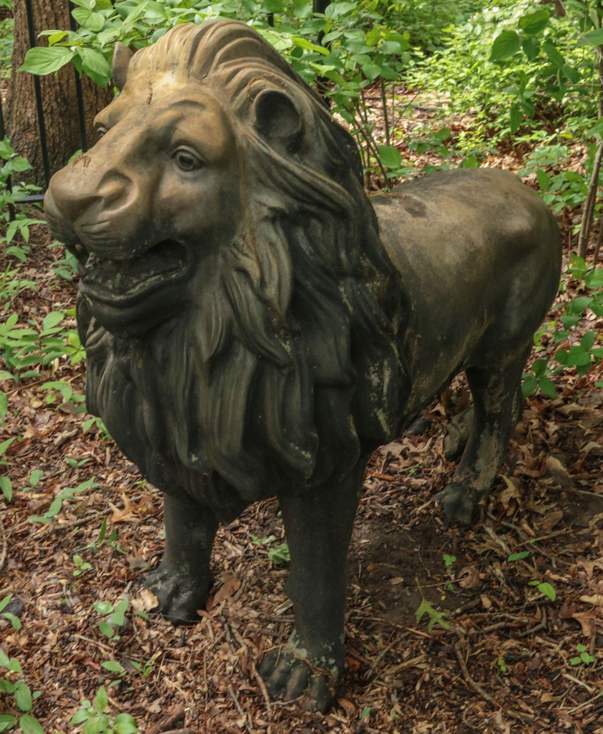 A LARGE OUTDOOR BRONZE LION GARDEN STATUE