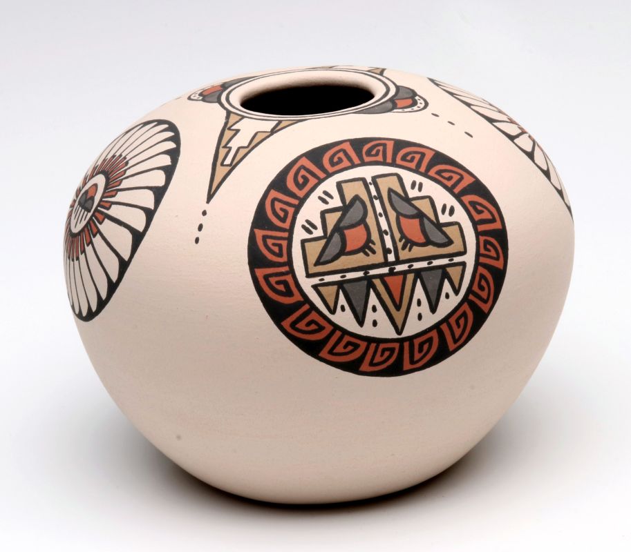 MINNIE VIGIL (B. 1931) SANTA CLARA POTTERY VASE