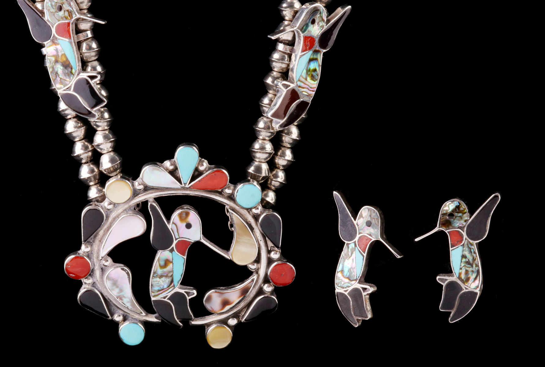 A LEEKITY HUMMINGBIRD SQUASH BLOSSOM NECKLACE SET