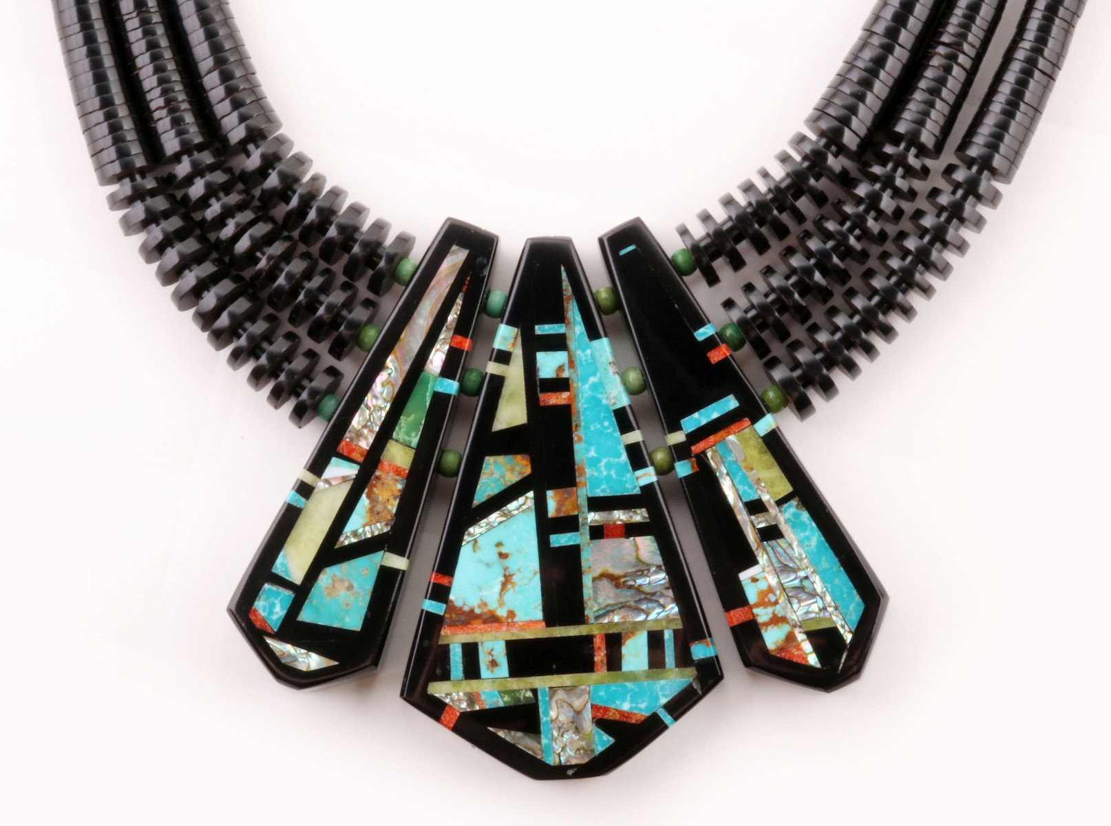 A CONTEMPORARY SANTO DOMINGO INLAID PENDANT NECKLACE