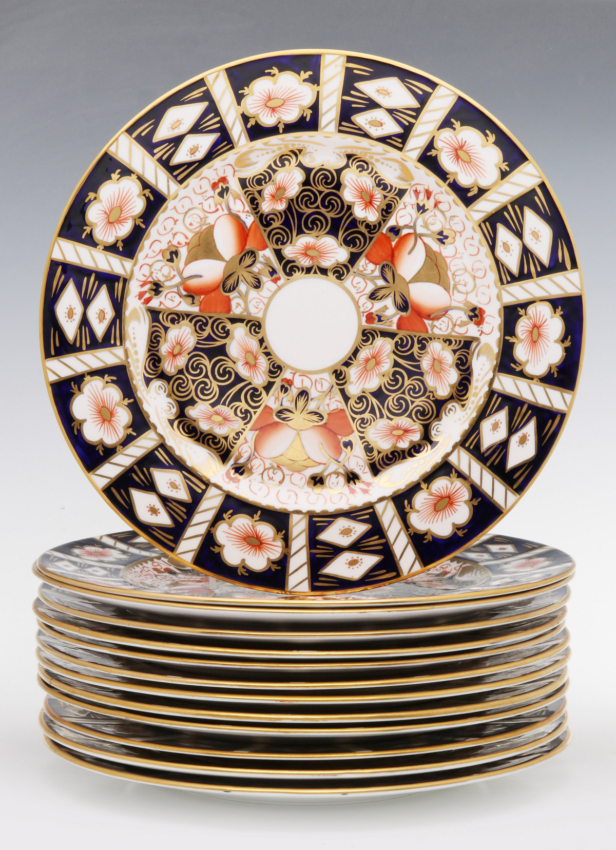 12 ROYAL CROWN DERBY 'TRADITIONAL IMARI' DINNER PLATES