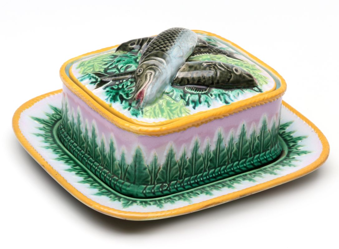 A GEORGE JONES AND SONS MAJOLICA SARDINE BOX ON LINER