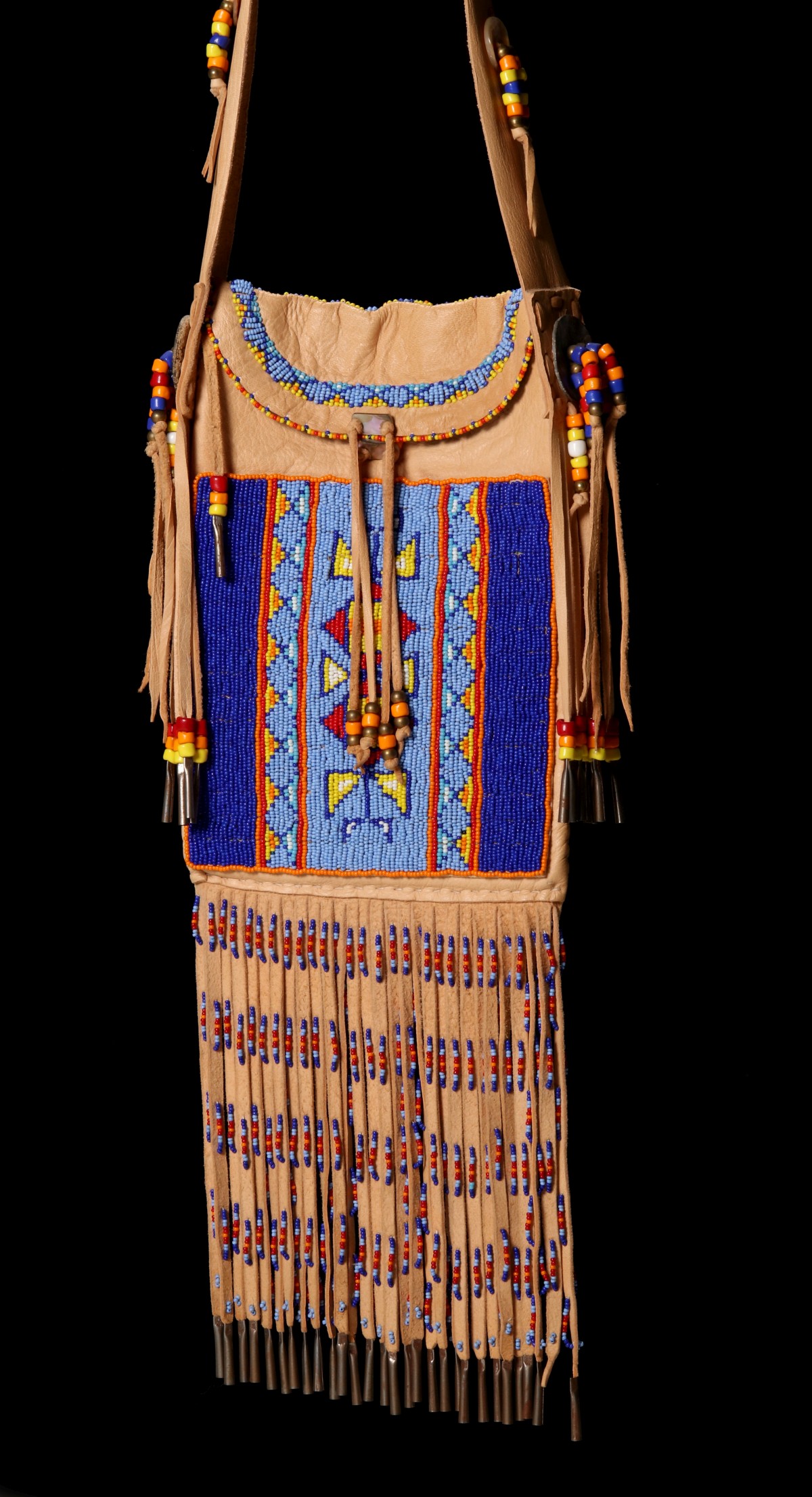 A LATE 20TH C. DOUG FAST HORSE LAKOTA SIOUX BEADED BAG