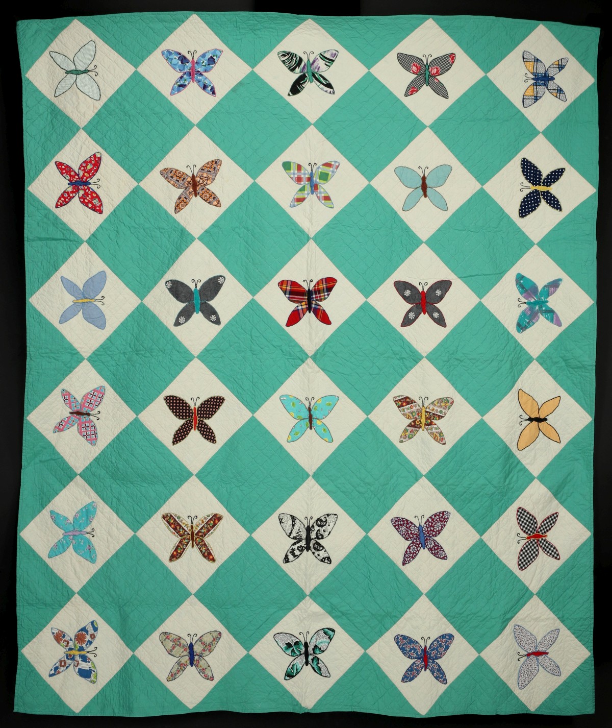 A VINTAGE BUTTERFLY APPLIQUE QUILT