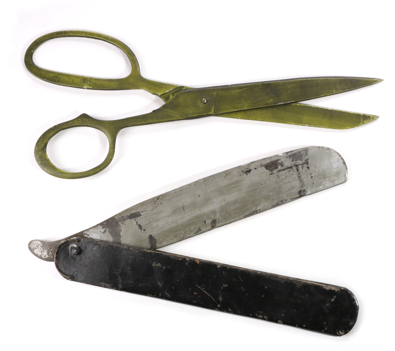 OVERSIZED SCISSOR PAIR AND FOLKY STRAIGHT RAZOR