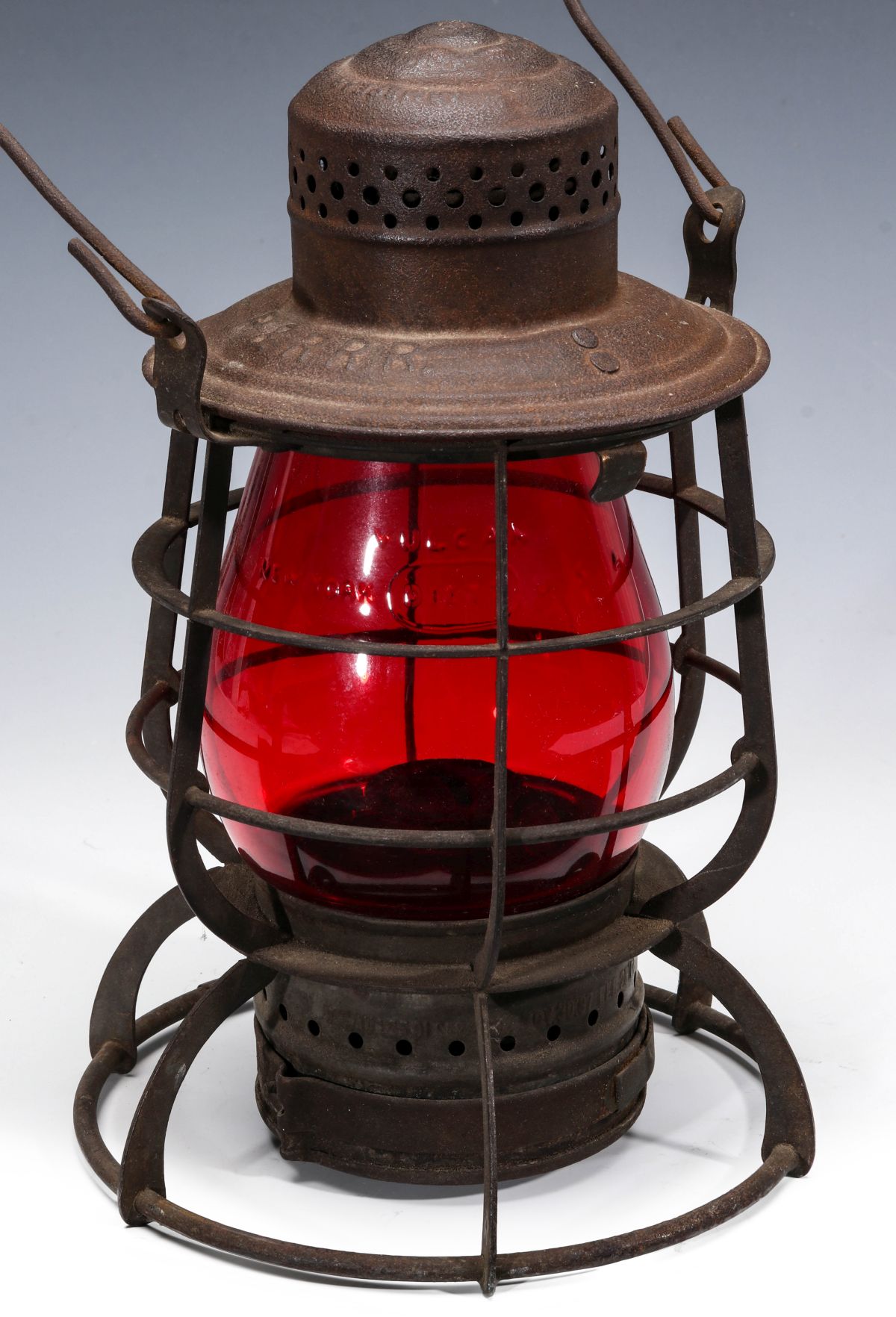 PHILADELPHIA & READING RAILROAD DIETZ RED GLOBE LANTERN