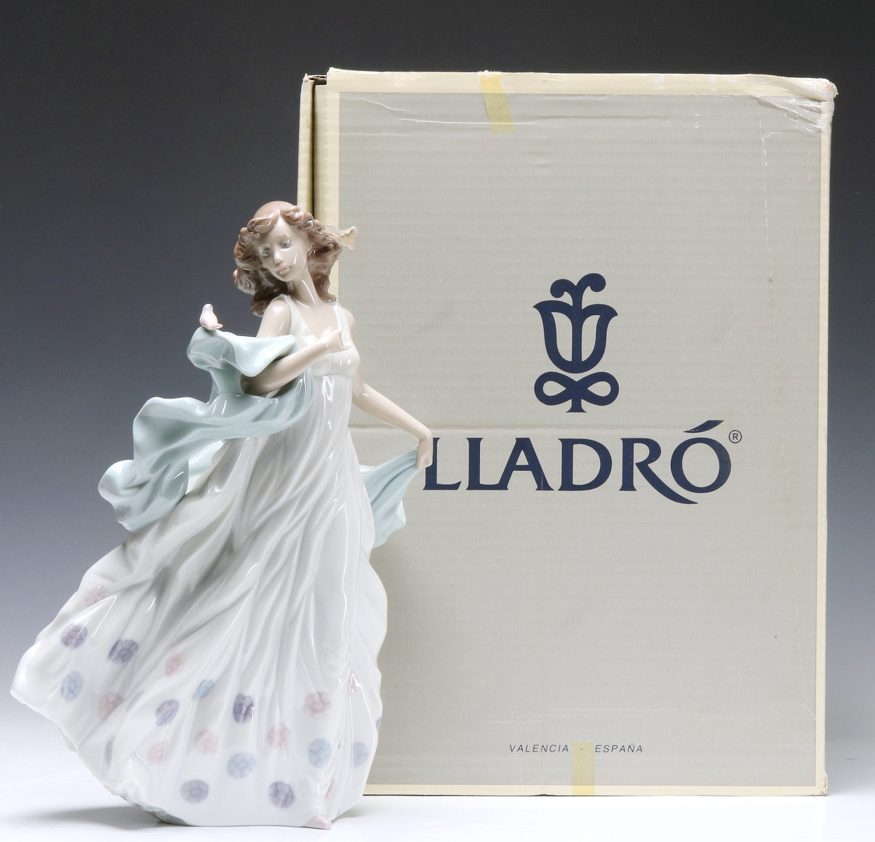 LLADRO PORCELAIN FIGURE 'SUMMER SERENADE' WITH BOX